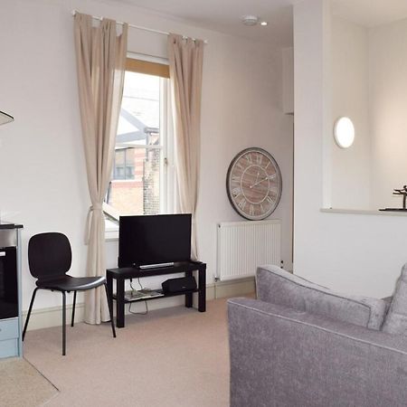 Stylish Light-Filled 1 Bedroom Flat In Hammersmith Londen Buitenkant foto