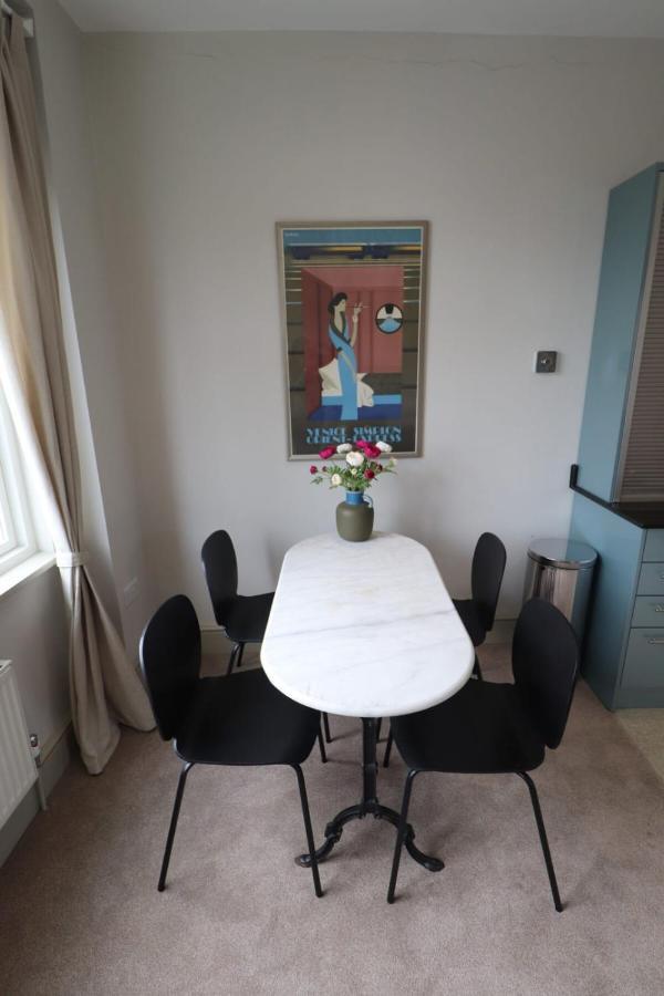 Stylish Light-Filled 1 Bedroom Flat In Hammersmith Londen Buitenkant foto