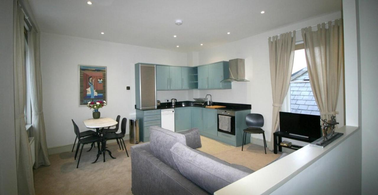Stylish Light-Filled 1 Bedroom Flat In Hammersmith Londen Buitenkant foto