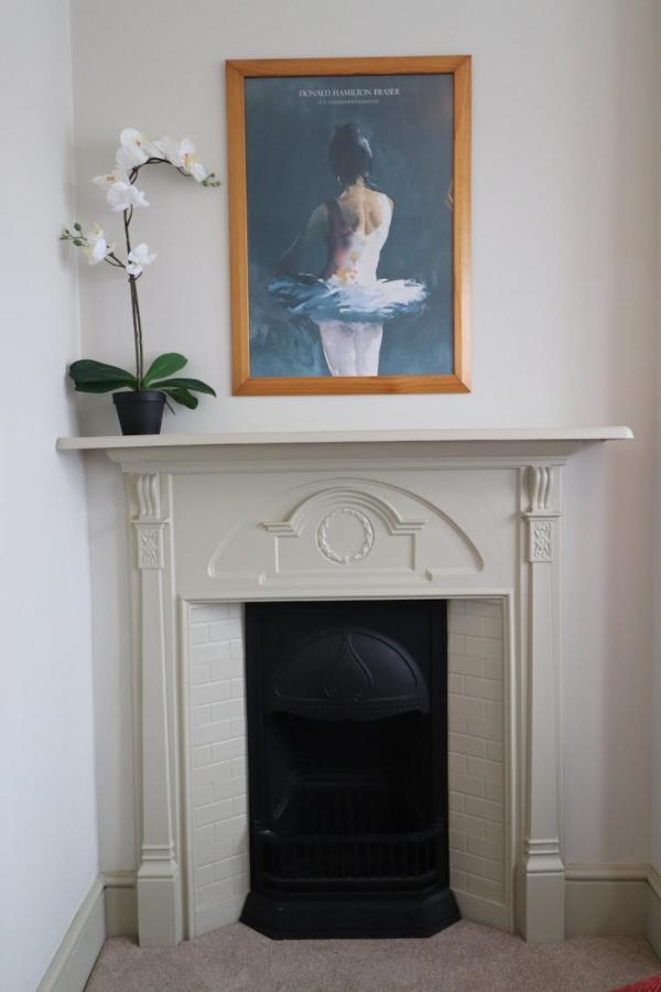 Stylish Light-Filled 1 Bedroom Flat In Hammersmith Londen Buitenkant foto