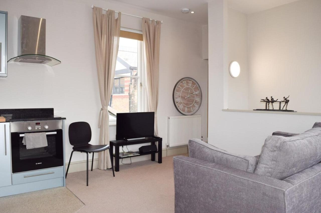 Stylish Light-Filled 1 Bedroom Flat In Hammersmith Londen Buitenkant foto